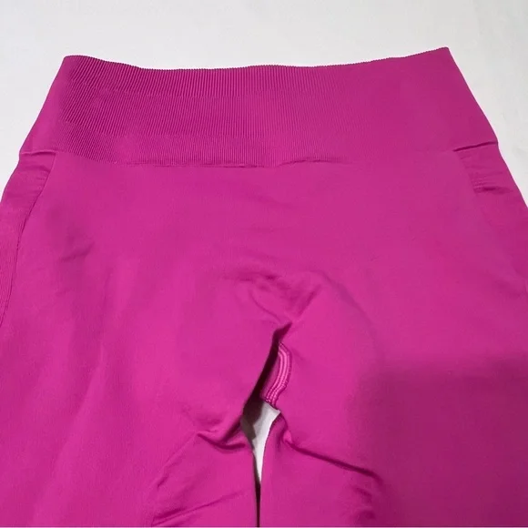 Lululemon Zone In Tight
Raspberry  Size 8 - Picture 6 of 11